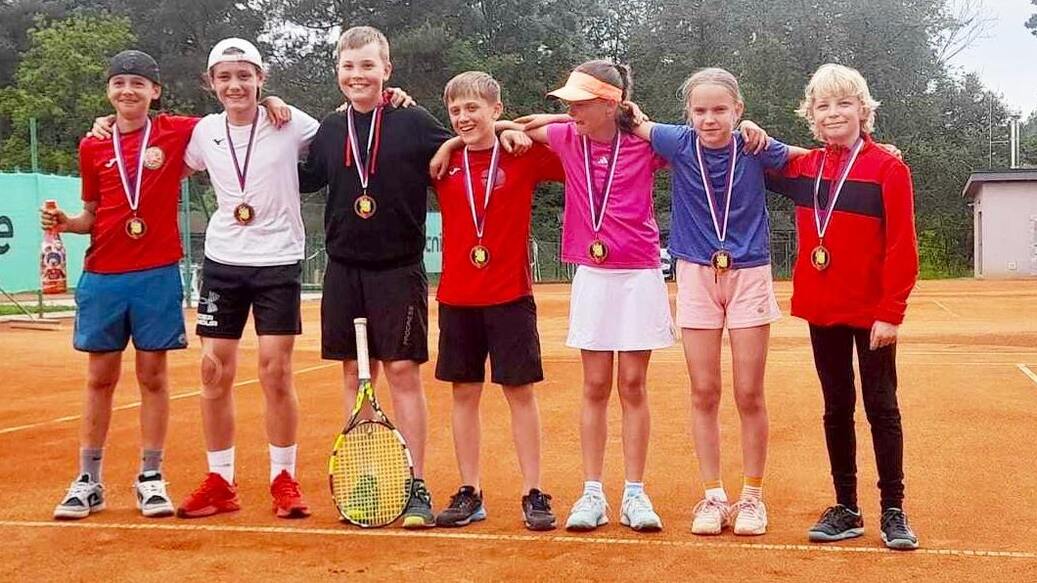 Souhrn družstev: Obhajoba zlata veteránů, žákovské stříbro a bronz a spousta brambor