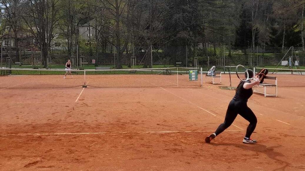 1. kolo družstev: Vzájemné zápasy pro A týmy, babytenisté a dorost C rozdrtili soupeře