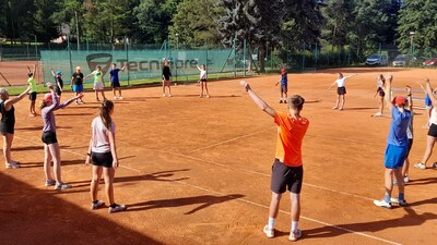 V areálu probíhají dětská tenisová soustředění