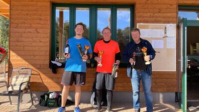 3 místo: Vlastimil Kriezler, Petr Škoda, Václav Bařtipán, O. Košťál (chybí)