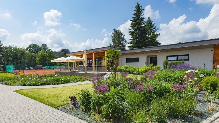 Areál je plně v provozu, kurty objednávejte přes rezervační systém