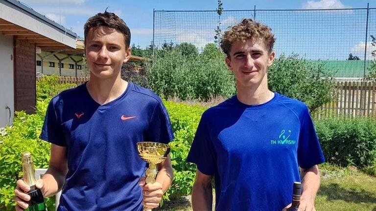 Martin Fiala (Loko Trutnov, vlevo) a Jiří Fiedler (TK Sport) Martin Fiala (Loko Trutnov, vlevo) a Jiří Fiedler (TK Sport)