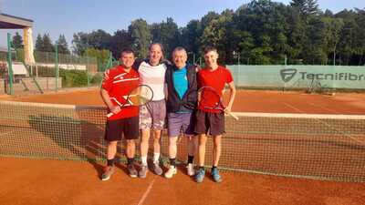 Bělohrad proti Kostelci