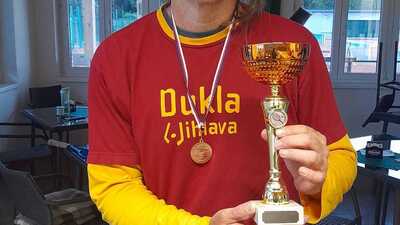 Bronzový v singlu i deblu Jaroslav Hanuš (TJ Lázně Bělohrad)