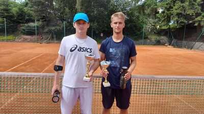 Stříbrní ve čtyřhře Daniel Kubašta (TK Česká Skalice) a Jaromír Hladík (SK Rychnovek)