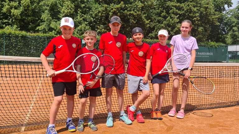 Stříbrný tým po posledním mistráku v Pardubicích Stříbrný tým po posledním mistráku v Pardubicích