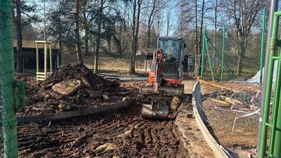 U hlavního vchodu buďte opatrní