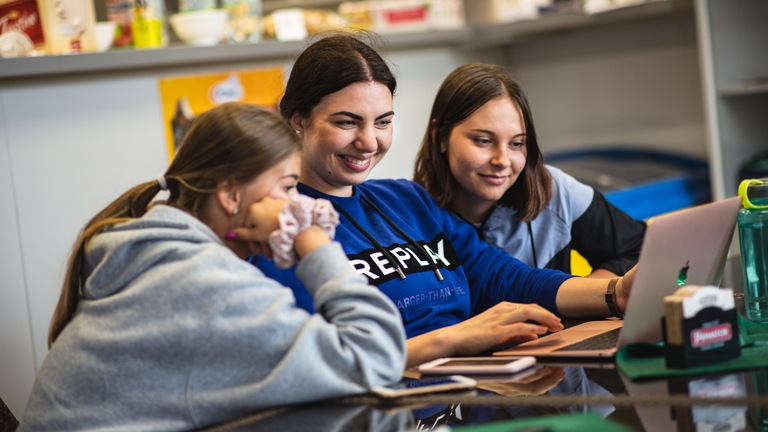 Drobný prodej a bazar Drobný prodej a bazar