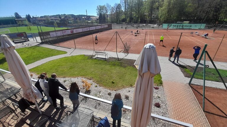 1. kolo soutěží družstev: Tři derby, s hradeckým Hitem 1:1 na mistráky 1. kolo soutěží družstev: Tři derby, s hradeckým Hitem 1:1 na mistráky