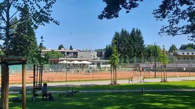 Pohled na areál z nově otevřeného parku