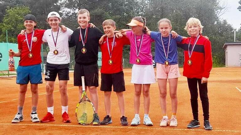 Souhrn soutěží družstev: Obhajoba zlata veteránů, žákovské stříbro a bronz a spousta čtvrtých míst Souhrn soutěží družstev: Obhajoba zlata veteránů, žákovské stříbro a bronz a spousta čtvrtých míst