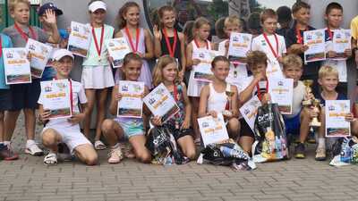 Viki Hundáková pátá na babytenisovém turnaji na Hitu